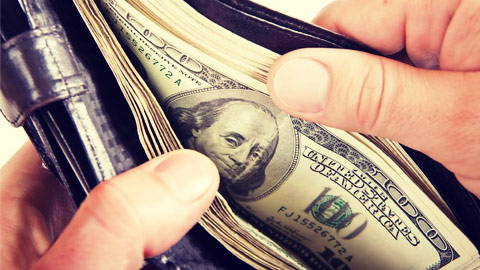 Cash keeps place in American wallets